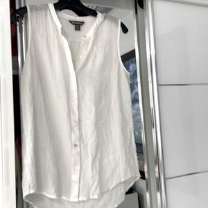 Tommy Bahama sleeveless button up top size Small white
